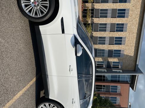 Used 2019 Jaguar F-PACE Premium image 14