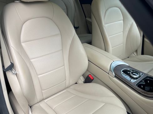 Used 2019 Mercedes-Benz GLC 300 4MATIC image 16