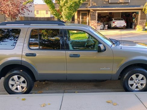 Used 2006 Ford Explorer XLT image 9