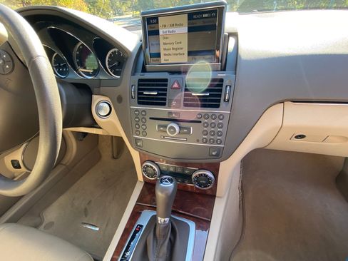Used 2010 Mercedes-Benz C 300 Sedan image 21