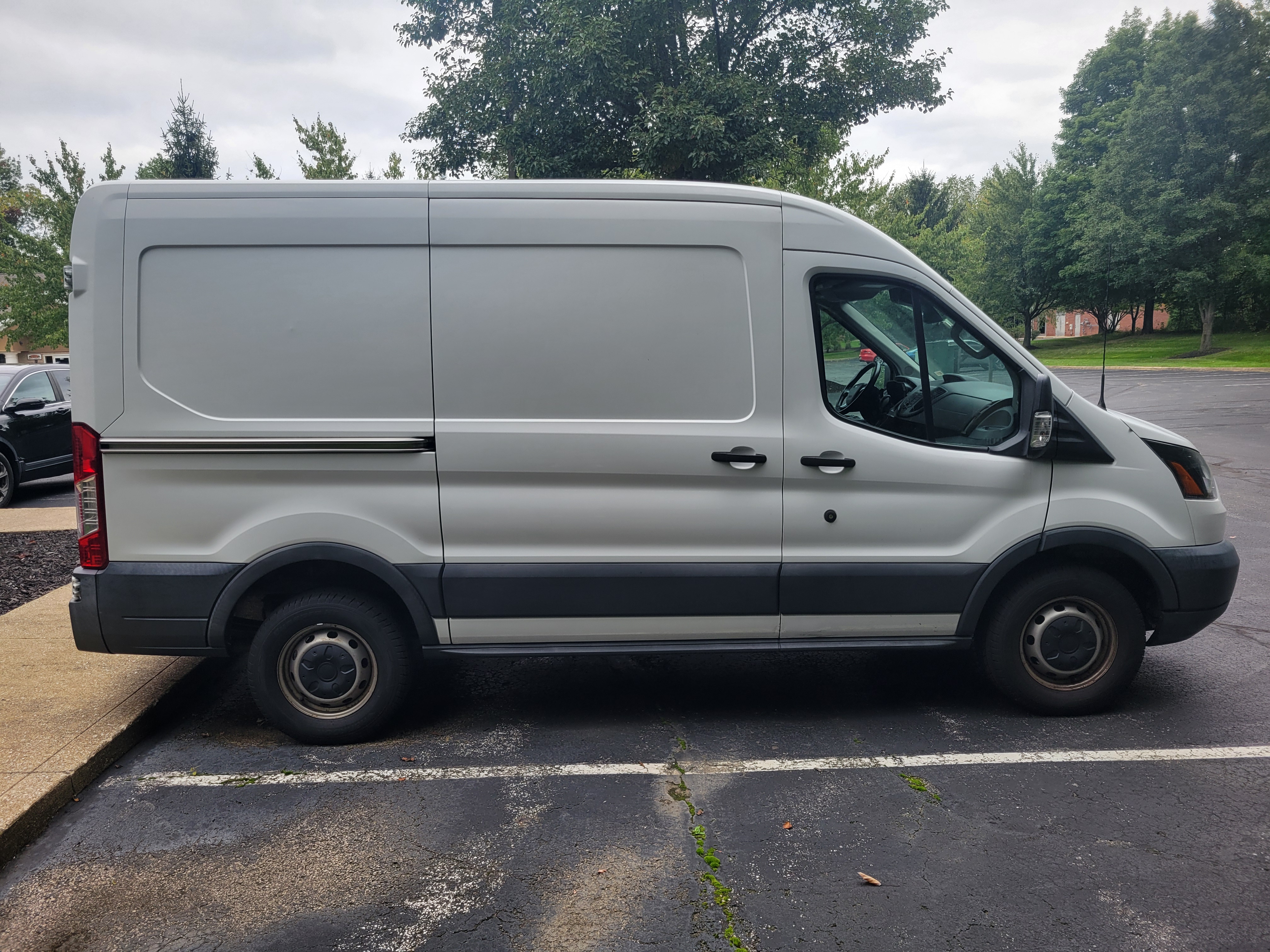 Used 2017 Ford Transit 250 130 Medium Roof RWD image 1
