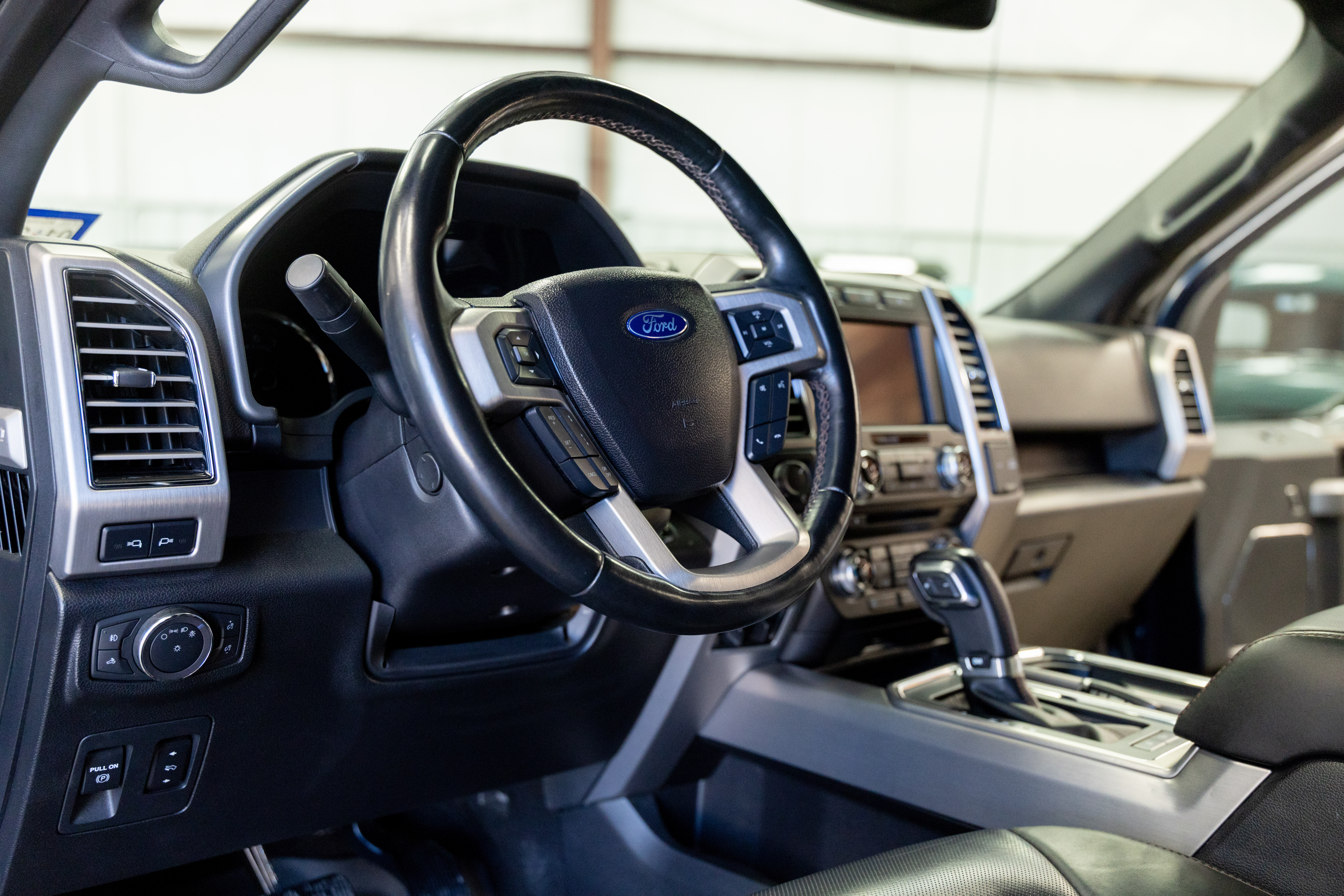 Used 2018 Ford F150 Platinum w/ Equipment Group 701A Luxury AWD/4WD image 22
