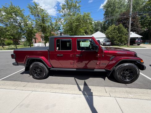 Used 2021 Jeep Gladiator Sport AWD/4WD image 4
