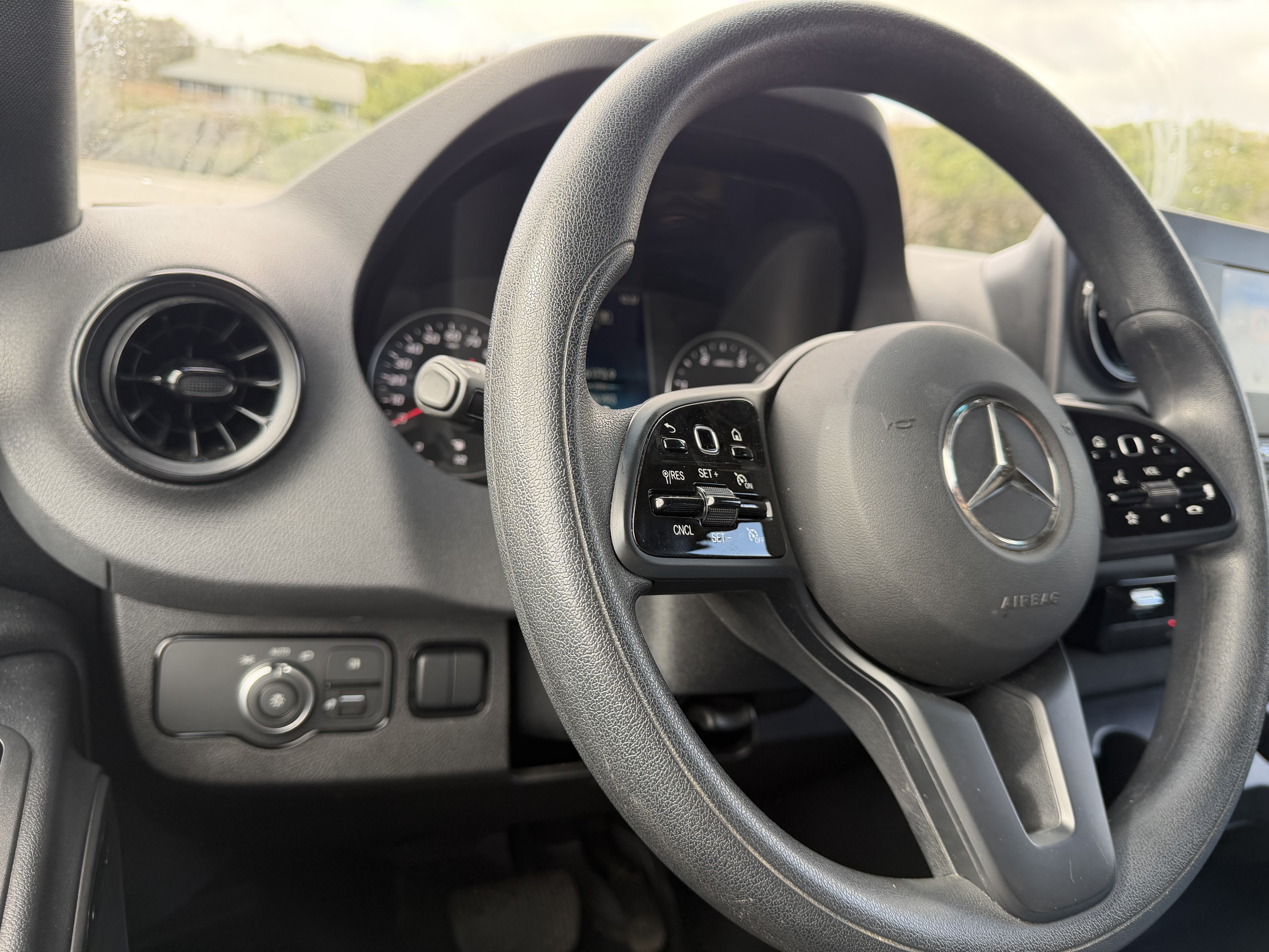 Used 2024 Mercedes-Benz Sprinter 2500 image 26