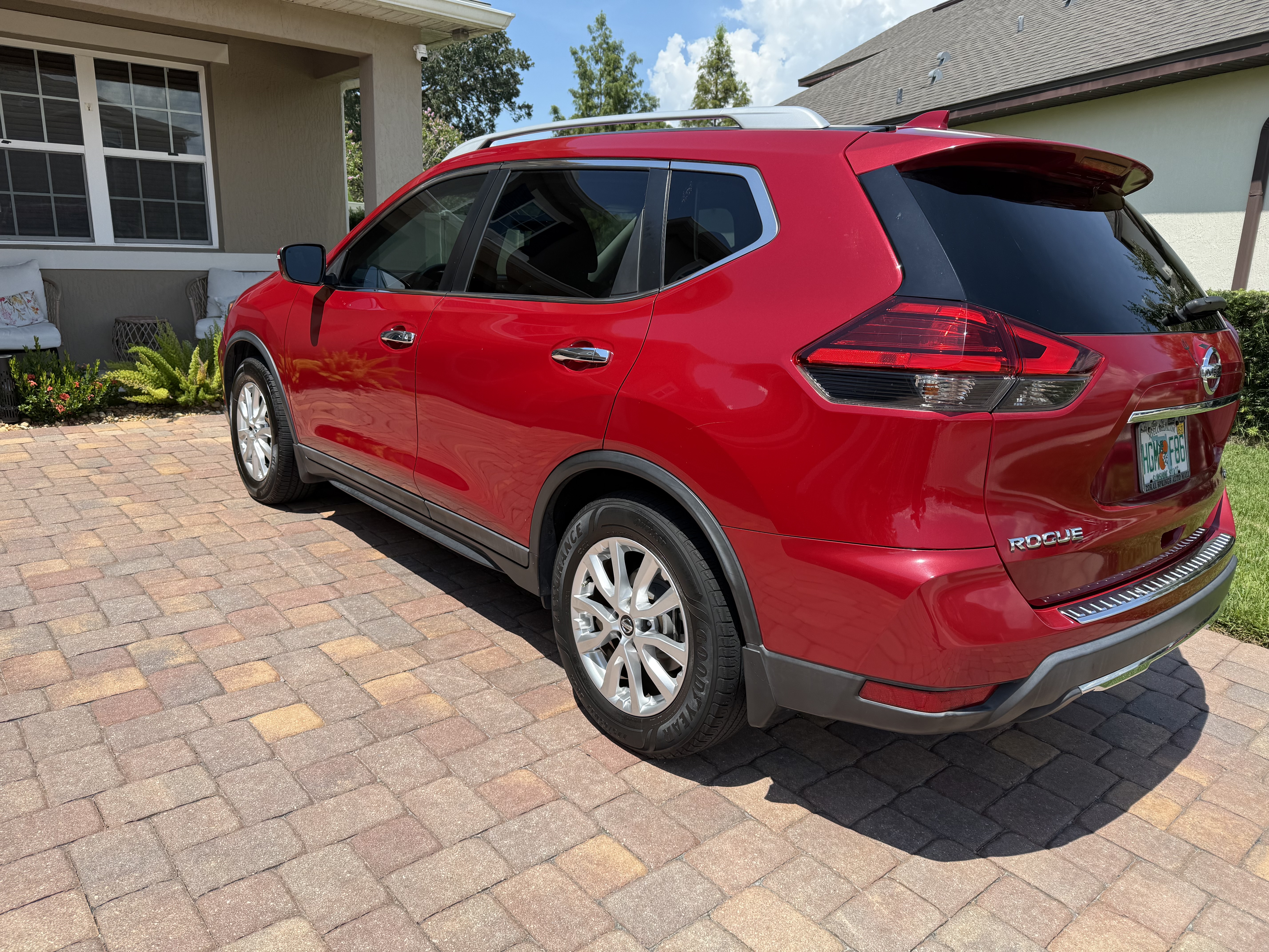 Used 2017 Nissan Rogue SV FWD image 5