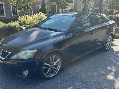 Used 2008 Lexus IS 250 w/ Preferred Accessory Pkg RWD image 2