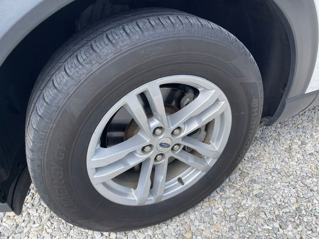 Used 2022 Ford Explorer XLT w/ Equipment Group 202A AWD/4WD image 11