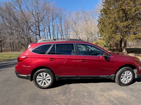 Used 2018 Subaru Outback 2.5i Premium image 5