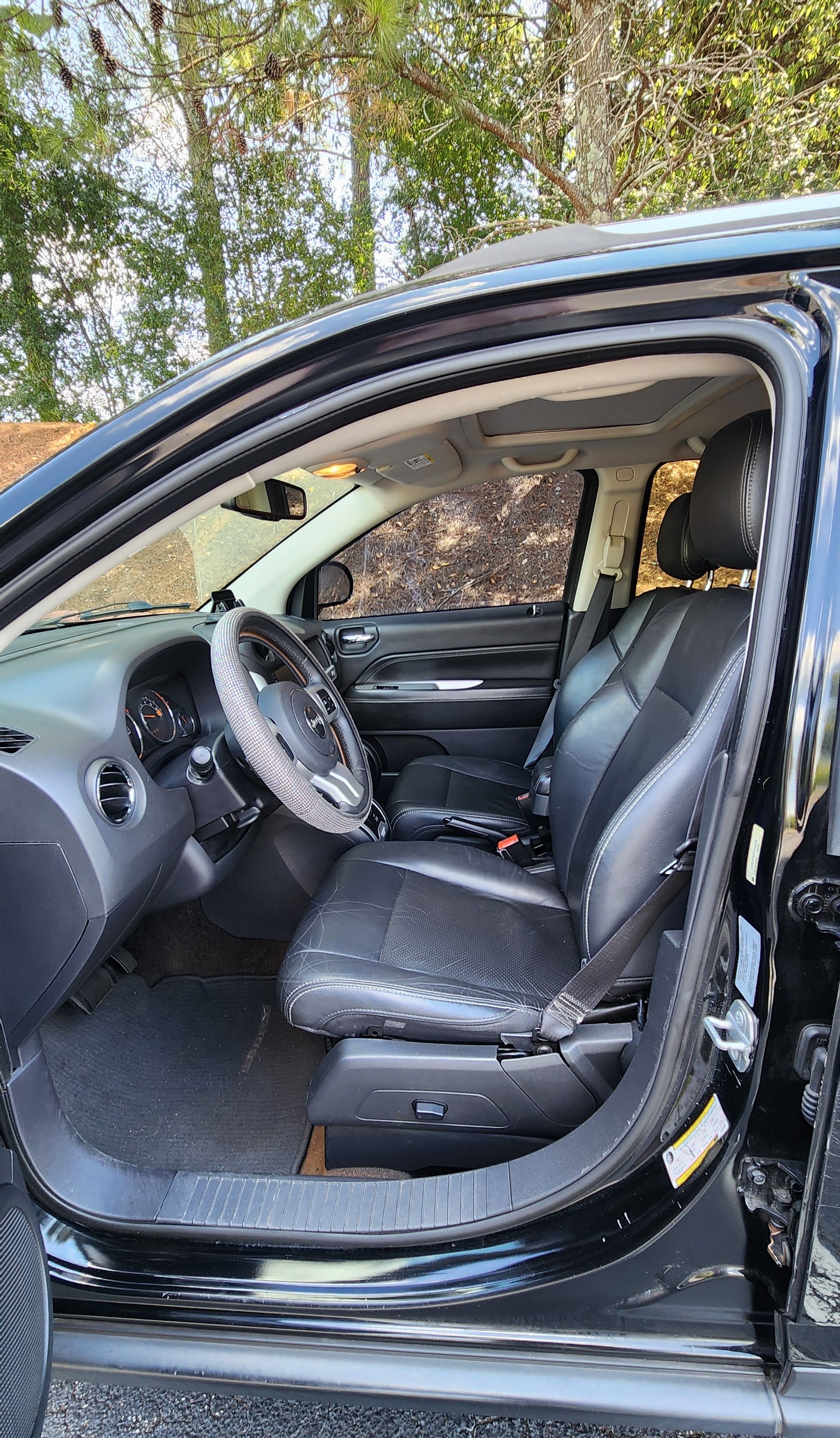 Used 2015 Jeep Compass High Altitude FWD image 10