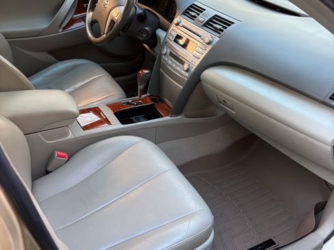 Used 2011 Toyota Camry XLE image 5