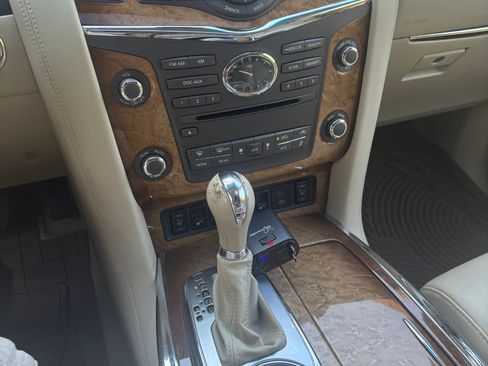 Used 2014 INFINITI QX80 4WD w/ Theater Package image 4