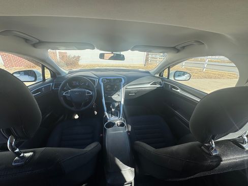 Used 2015 Ford Fusion SE image 10