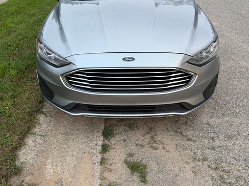Used 2020 Ford Fusion SE AWD/4WD image 2
