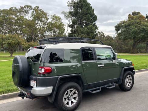 Used 2014 Toyota FJ Cruiser 4WD image 2