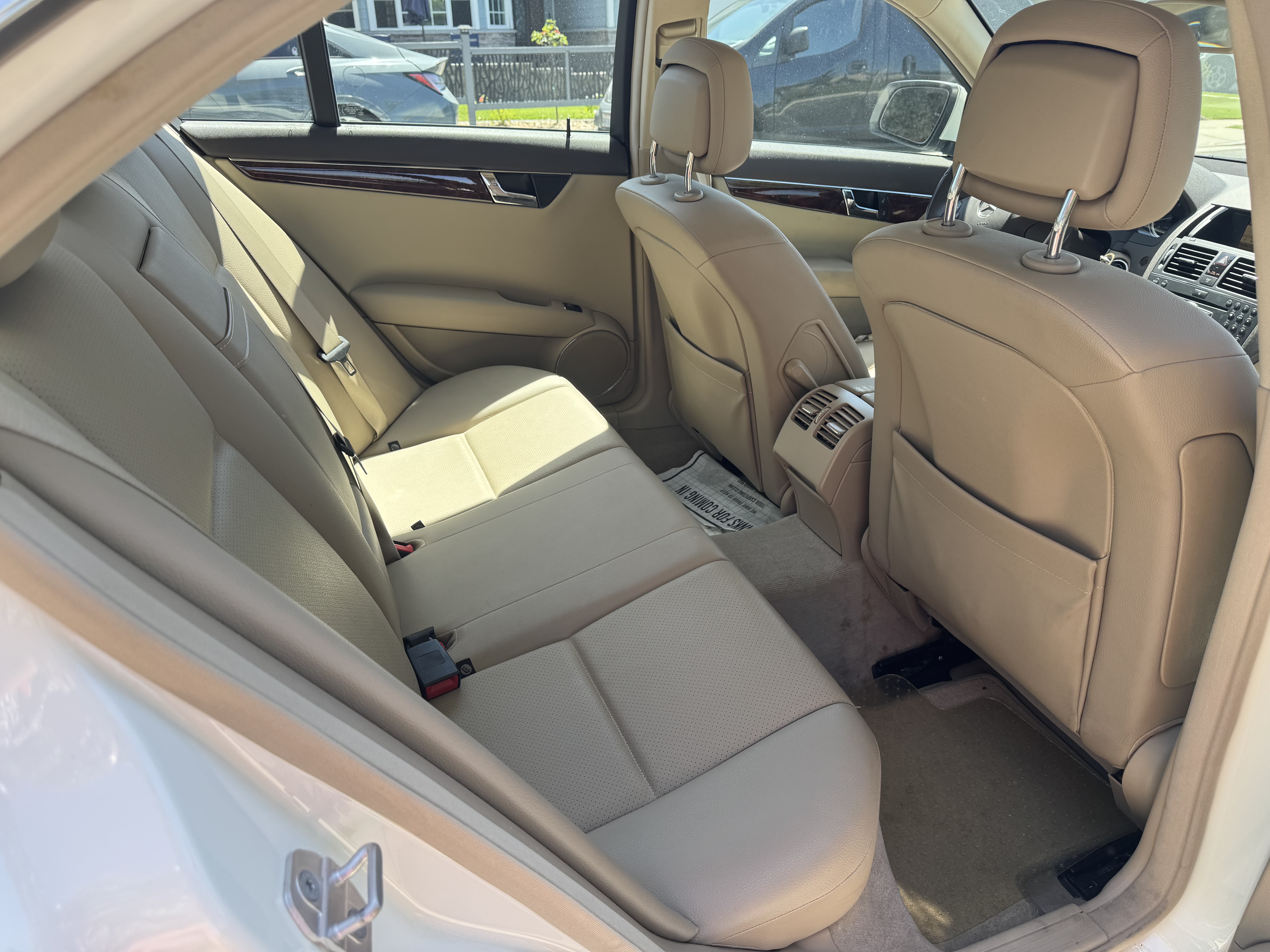 Used 2009 Mercedes-Benz C 300 Sedan image 11