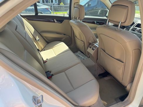 Used 2009 Mercedes-Benz C 300 Sedan image 11