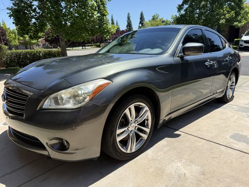 Used 2011 INFINITI M56 w/ Deluxe Touring Pkg RWD image 1