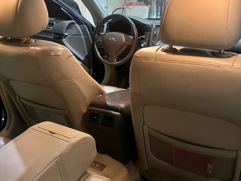 Used 2011 INFINITI G37 Journey w/ Premium Pkg image 11