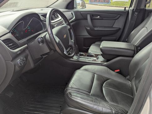 Used 2017 Chevrolet Traverse LT image 12