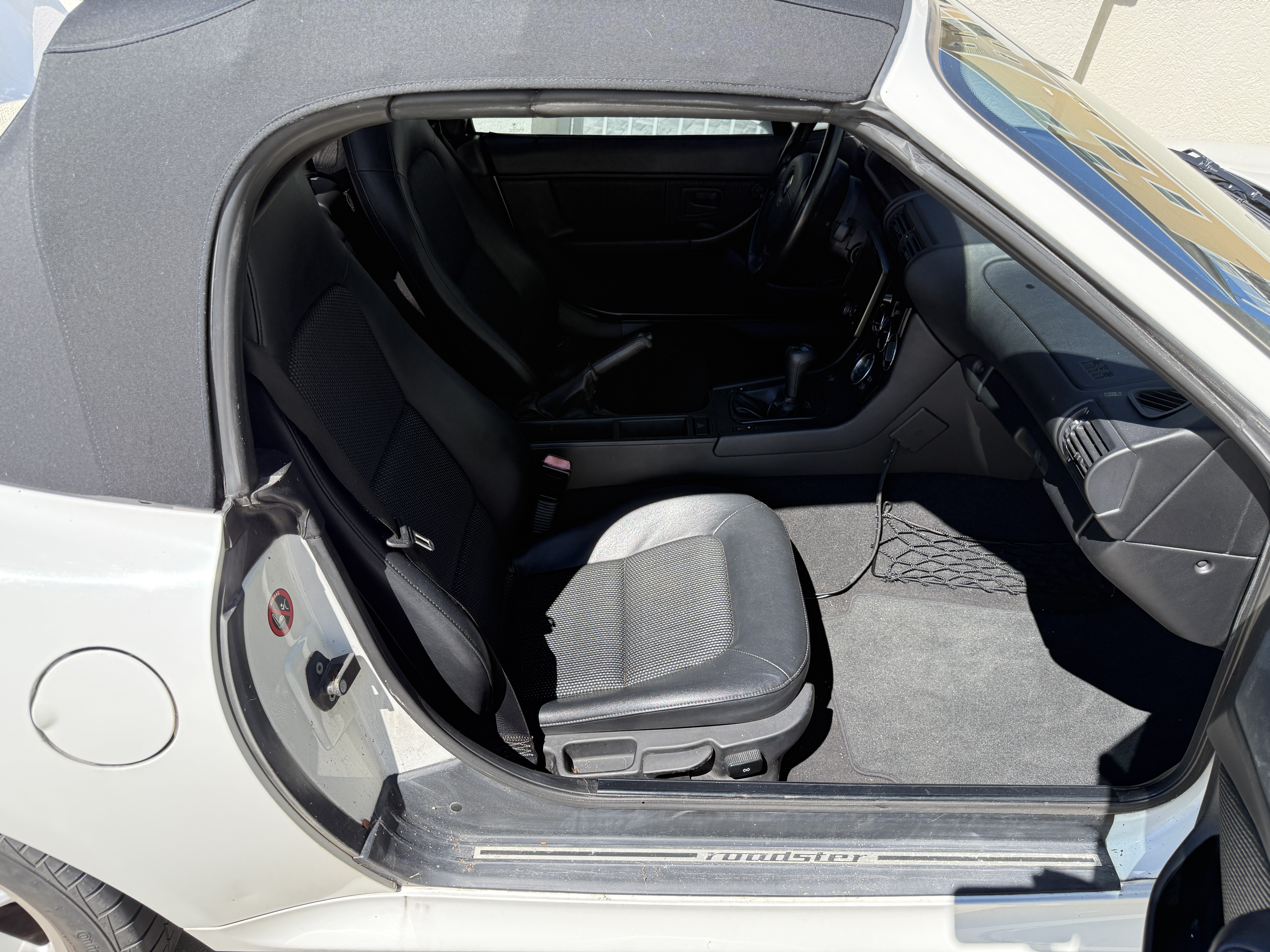 Used 2000 BMW Z3 2.5i RWD image 12