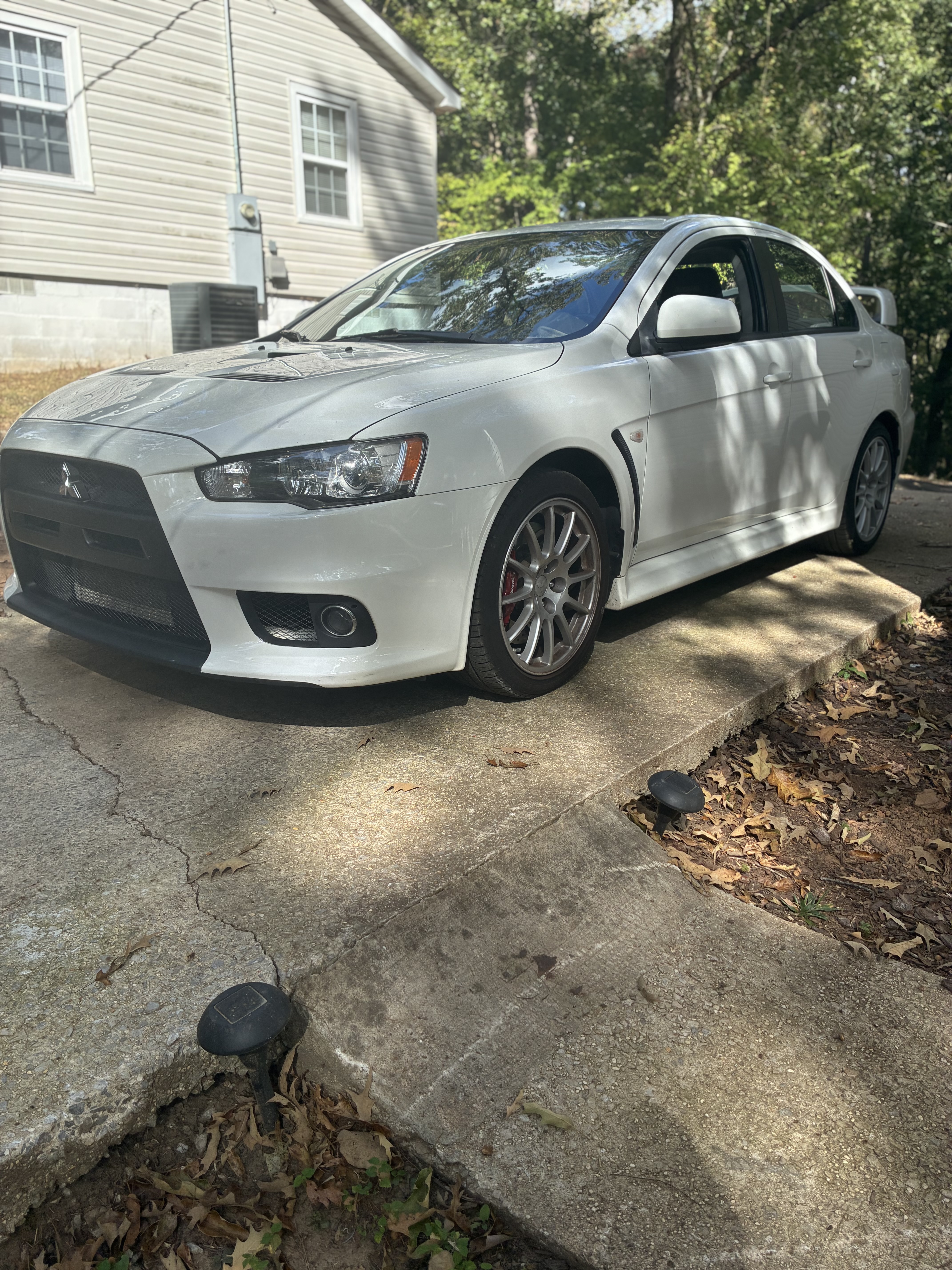Used 2010 Mitsubishi Lancer Evolution SE AWD/4WD image 4