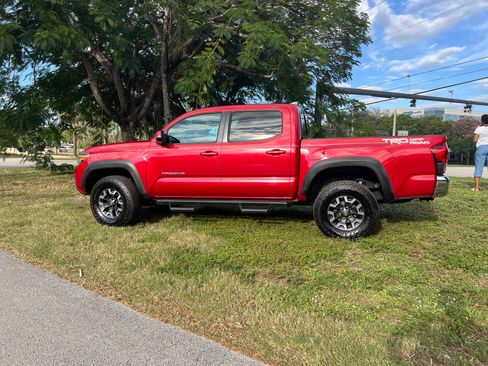Used 2019 Toyota Tacoma TRD Off-Road w/ Phone Cable & Charge Package image 5