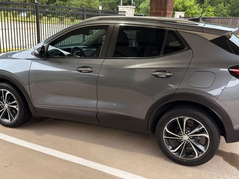 Used 2021 Buick Encore GX Select FWD image 2