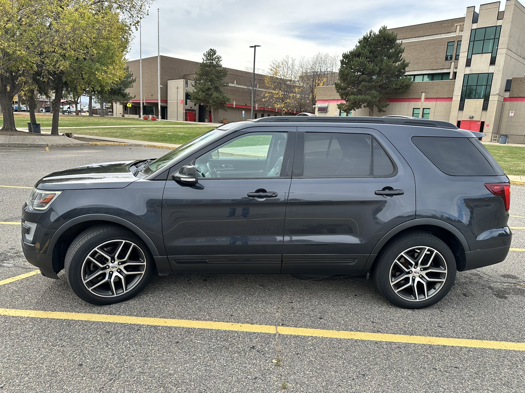 Used 2017 Ford Explorer Sport AWD/4WD image 1