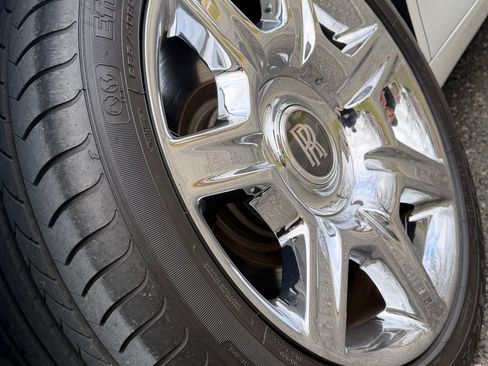 Used 2015 Rolls-Royce Ghost image 30