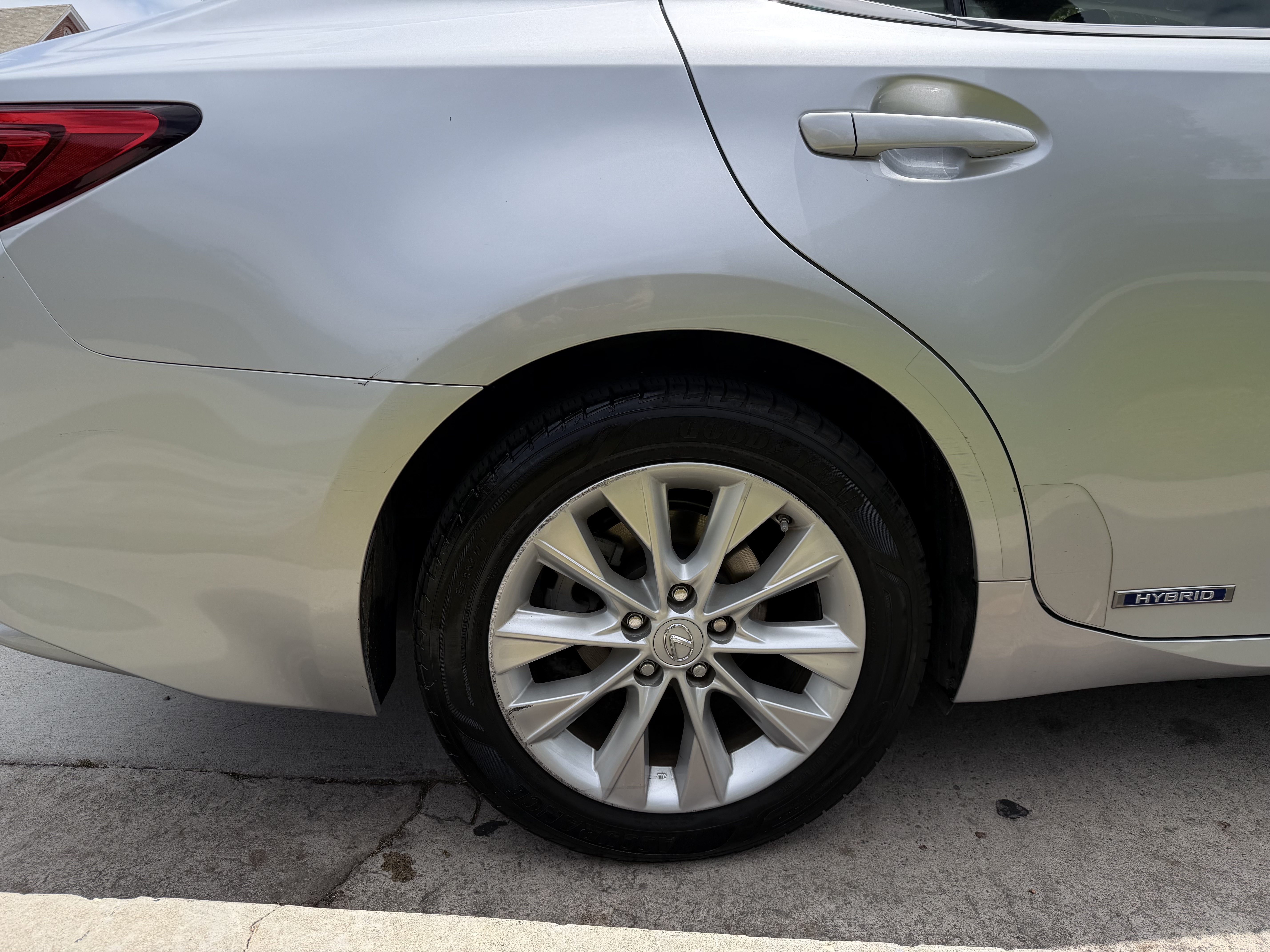 Used 2015 Lexus ES 300h w/ Navigation System Package FWD image 9