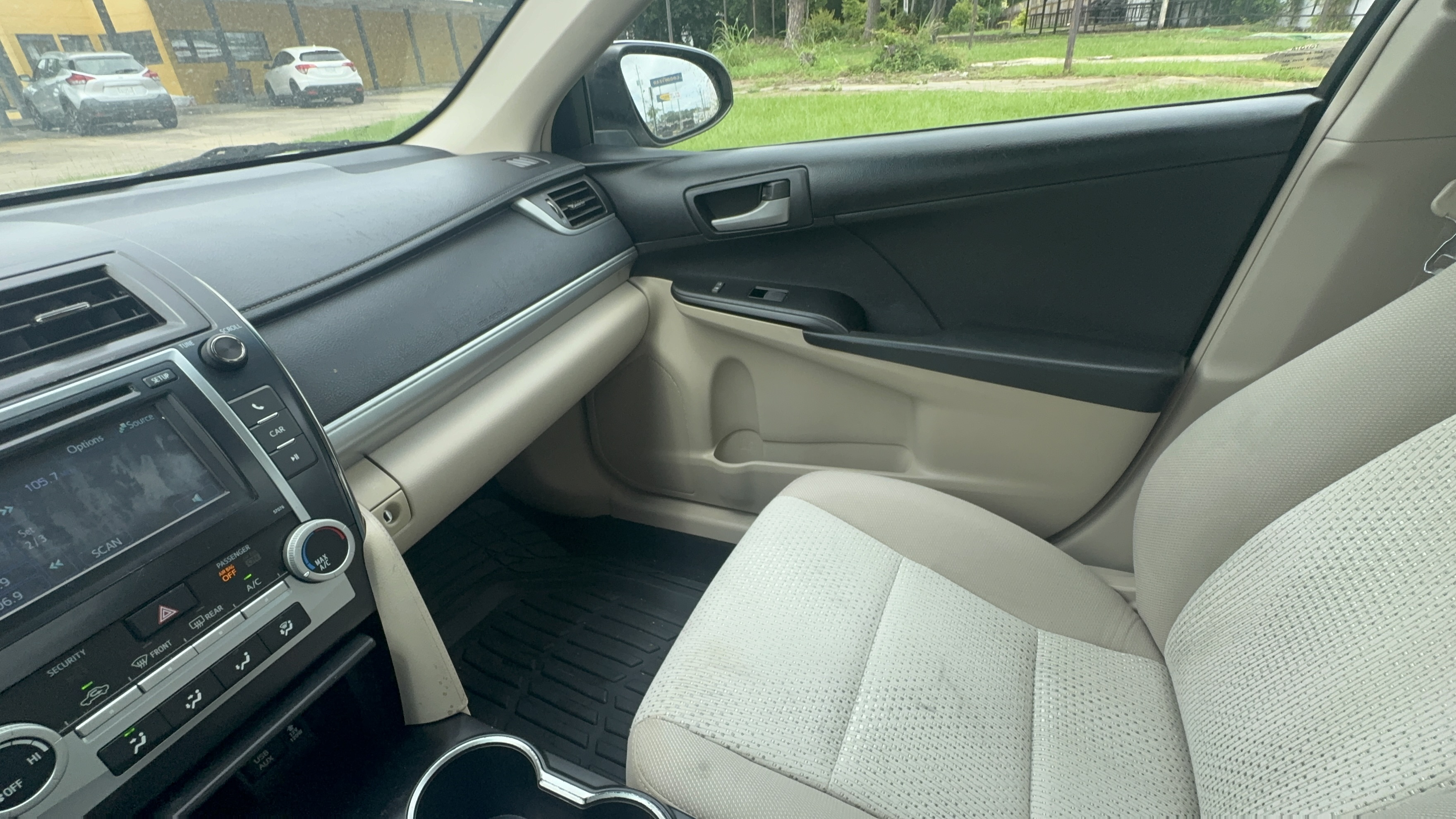 Used 2014 Toyota Camry FWD image 12