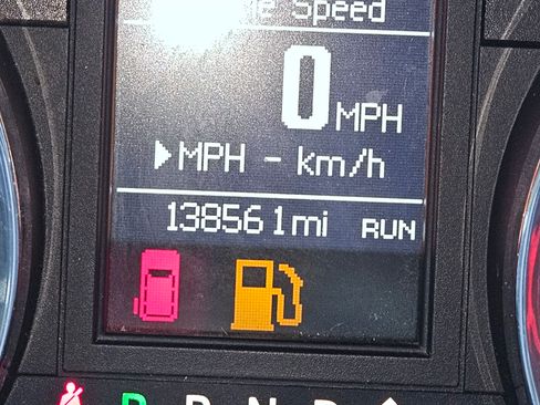 Used 2016 Chrysler Town & Country Touring image 4