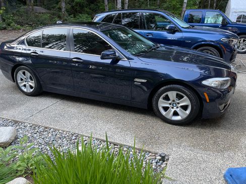 Used 2012 BMW 528i xDrive Sedan AWD/4WD image 4