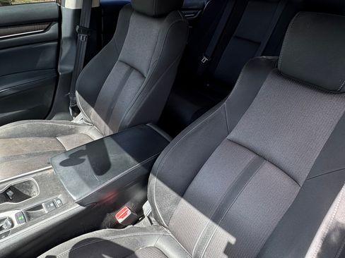 Used 2018 Honda Accord EX image 10