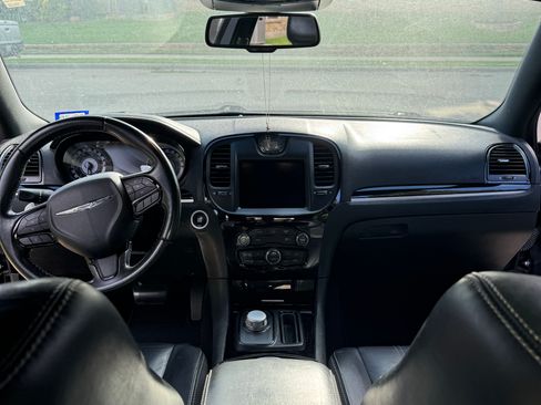 Used 2019 Chrysler 300 S image 10