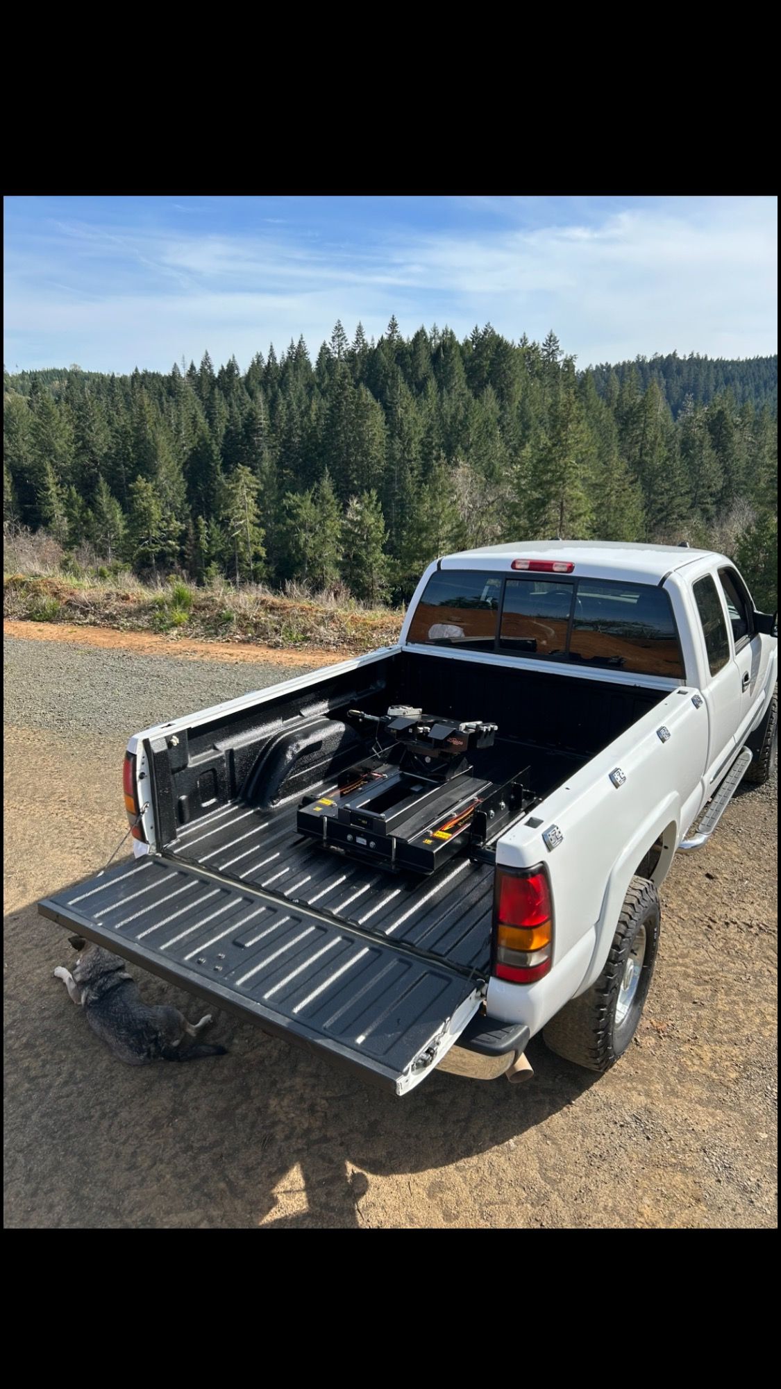 Used 2005 GMC Sierra 2500 SLT w/ Skid Plate Package AWD/4WD image 10