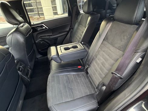 Used 2025 Mitsubishi Outlander SE image 15