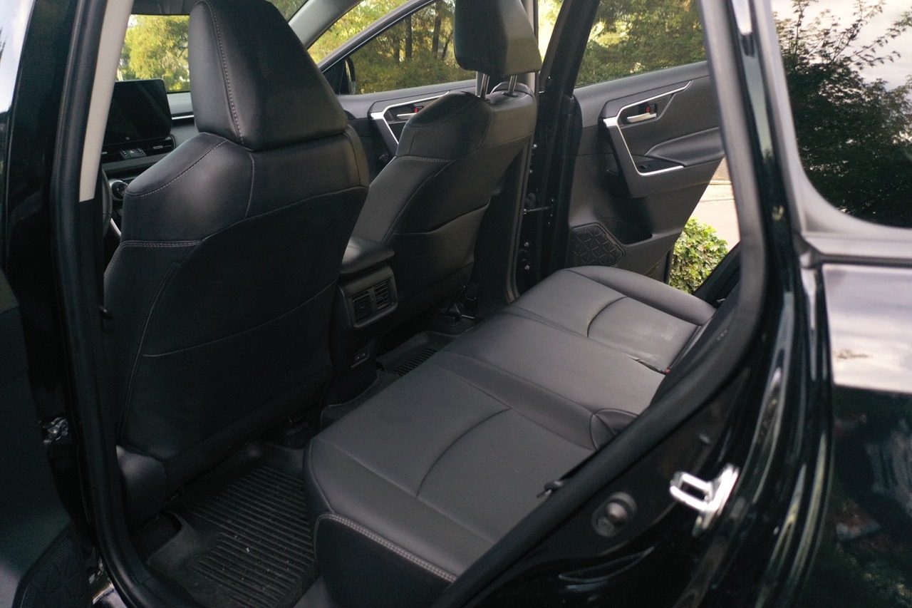 Used 2025 Toyota RAV4 XLE Premium w/ Weather Package AWD/4WD image 9