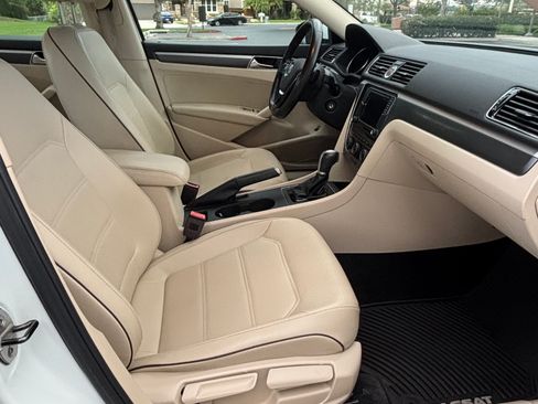 Used 2017 Volkswagen Passat 1.8T R-Line FWD image 11