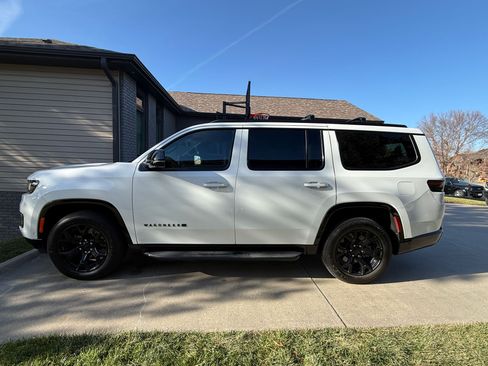 Used 2024 Jeep Wagoneer Series II w/ Convenience Group I image 8