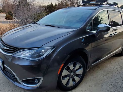 Used 2018 Chrysler Pacifica Limited w/ Advanced Safetytec Group image 8
