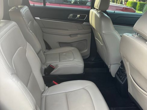Used 2018 Ford Explorer Limited w/ Equipment Group 301A FWD image 18