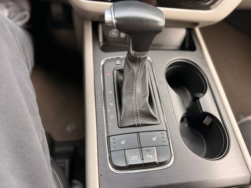 Used 2017 Kia Sedona LX w/ LX Essentials Premium Package image 12