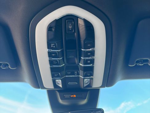 Used 2019 Porsche Macan S image 24