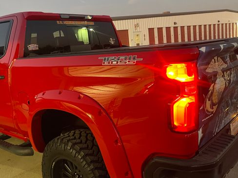 Used 2020 Chevrolet Silverado 1500 LT Trail Boss AWD/4WD image 9