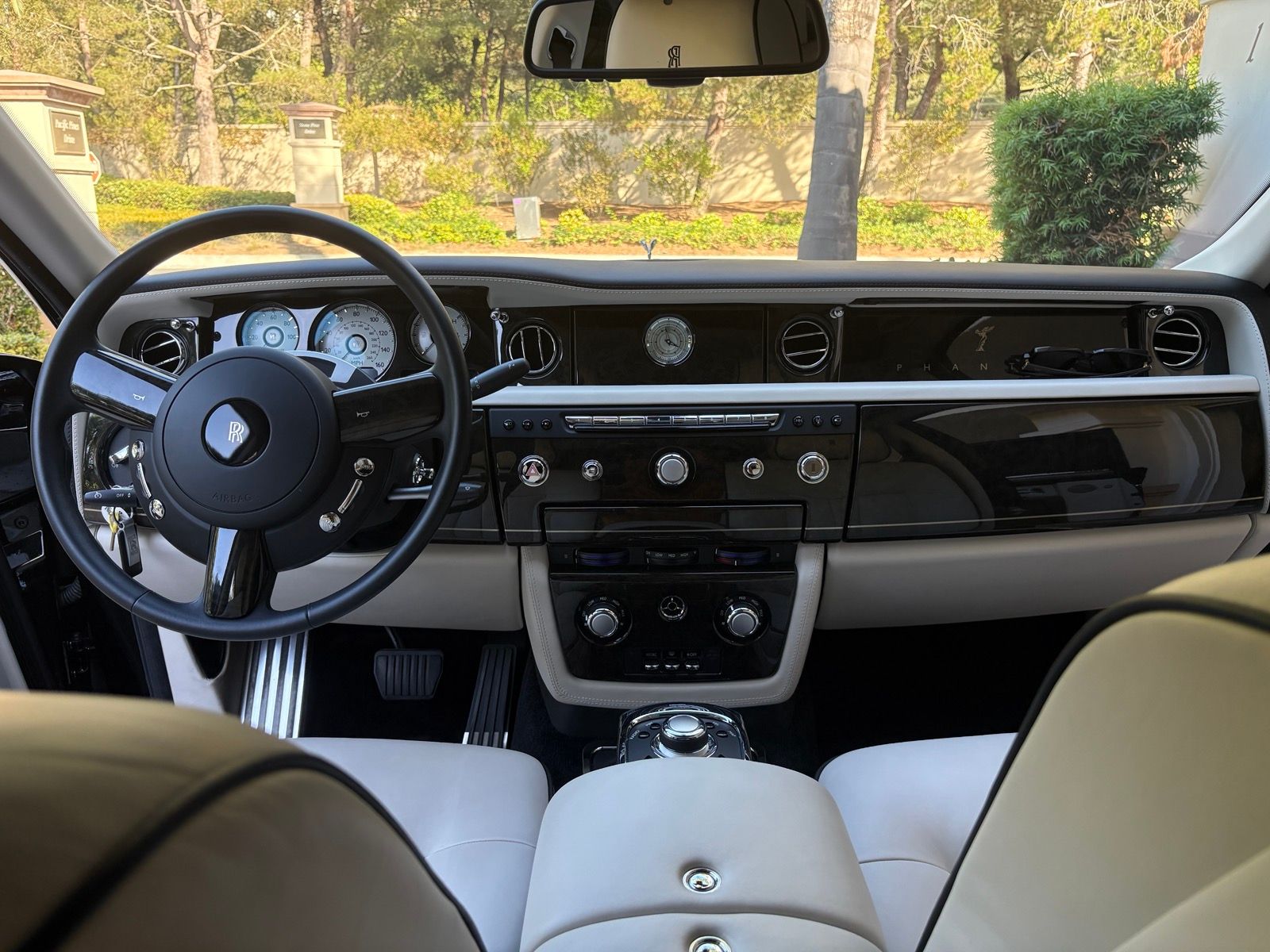Used 2015 Rolls-Royce Phantom Sedan RWD image 15