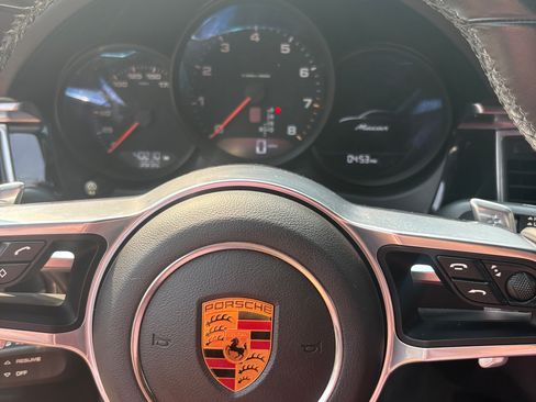 Used 2018 Porsche Macan Sport Edition AWD/4WD image 9