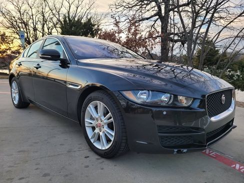 Used 2018 Jaguar XE Premium image 6