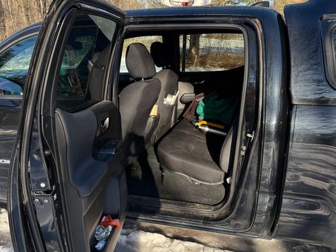 Used 2019 Toyota Tacoma TRD Sport image 8