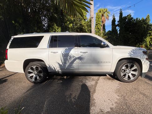 Used 2019 Chevrolet Suburban Premier AWD/4WD image 2